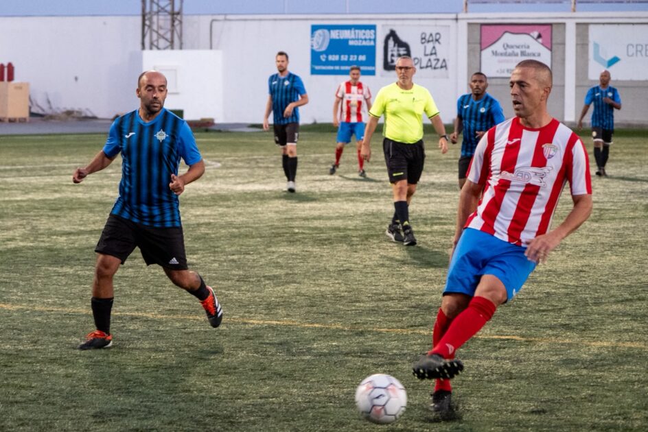 Vecinos disfrutando de uno de los eventos multitudinarios de las Fiestas Patronales de San Bartolomé.