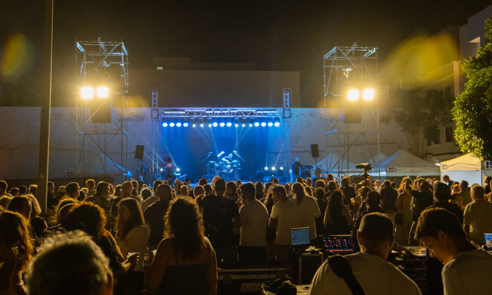 Actuación en directo de un durante las fiestas.
