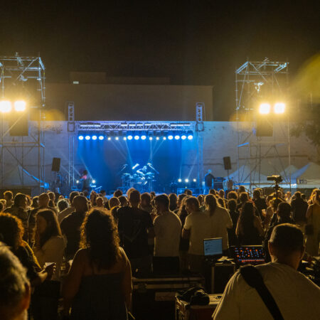 Actuación en directo de un durante las fiestas.