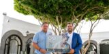 El alcalde Yonathan de León y el concejal Óscar López presentando los eventos del fin de semana en Arrecife.
