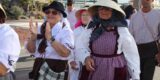 Asistentes con vestimenta tradicional canaria durante la romería de Yaiza 2026
