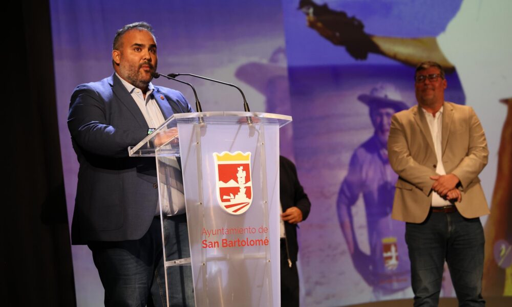 El consejero Samuel Martín durante su discurso sobre la protección de la biodiversidad en Lanzarote