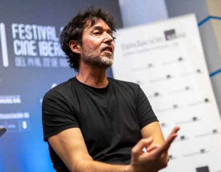El director Miguel Ángel Vivas