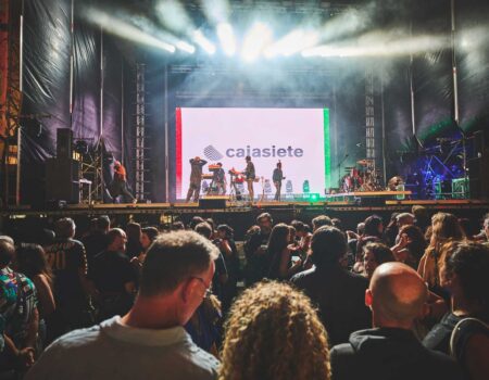 Cartel oficial de la convocatoria profesional para bandas canarias de Cajasiete y Arrecife en Vivo.