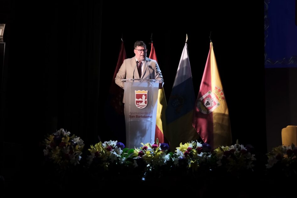 Lectura del pregón de las Fiestas Patronales de San Bartolomé por el Club de Lucha