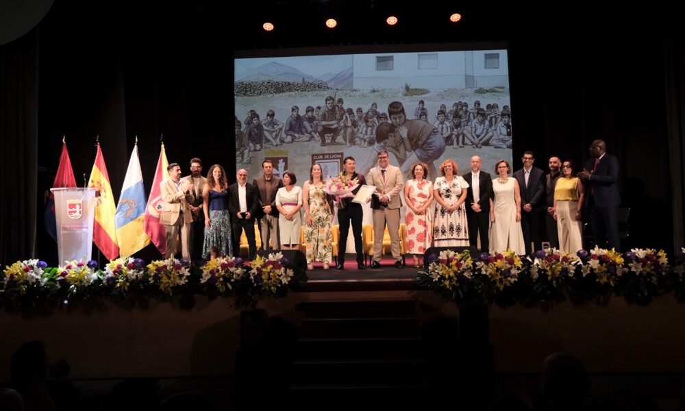 Lectura del pregón de las Fiestas Patronales de San Bartolomé por el Club de Lucha