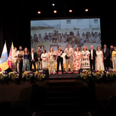 Lectura del pregón de las Fiestas Patronales de San Bartolomé por el Club de Lucha