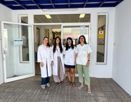 Profesionales médicos del Área de Salud de Lanzarote trabajando en el centro de salud.
