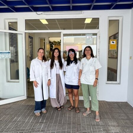 Profesionales médicos del Área de Salud de Lanzarote trabajando en el centro de salud.