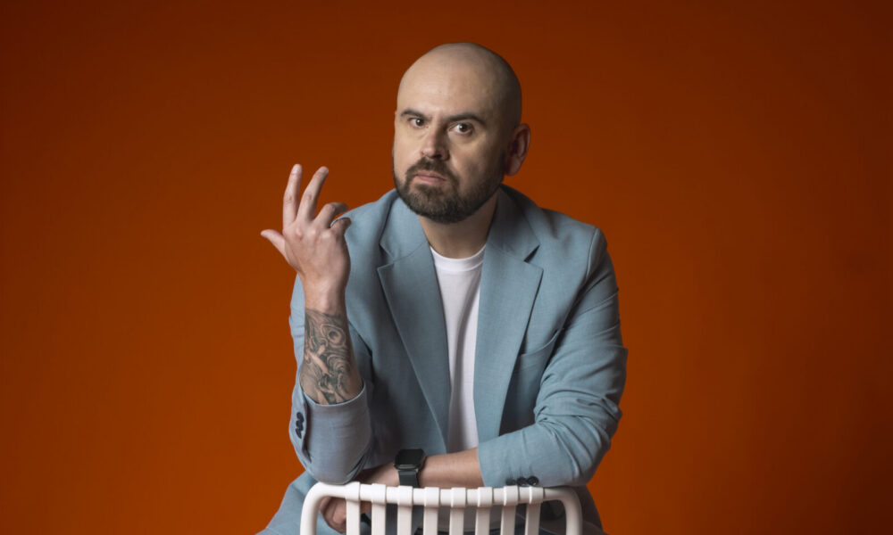 El humorista colombiano Ricardo Quevedo, protagonista del espectáculo Caer con estilo en Lanzarote.