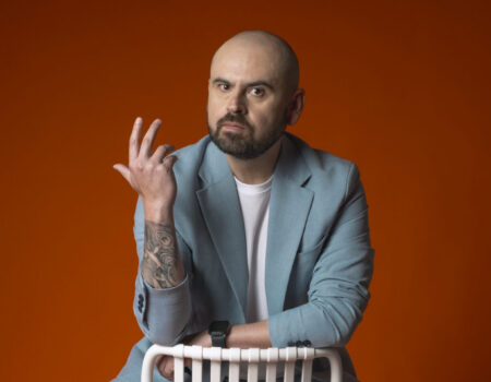 El humorista colombiano Ricardo Quevedo, protagonista del espectáculo Caer con estilo en Lanzarote.