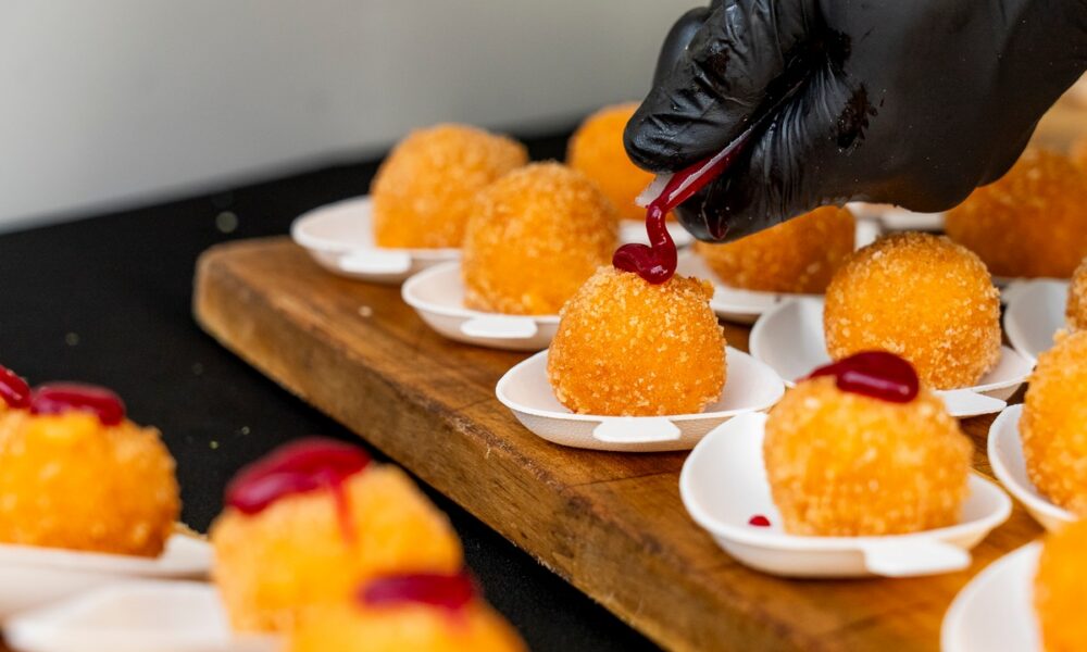 Degustación de platos con productos kilómetro cero elaborados en Sabores de Tinajo.