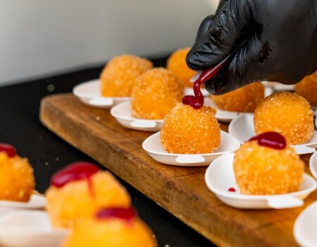 Degustación de platos con productos kilómetro cero elaborados en Sabores de Tinajo.
