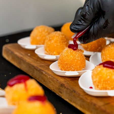 Degustación de platos con productos kilómetro cero elaborados en Sabores de Tinajo.