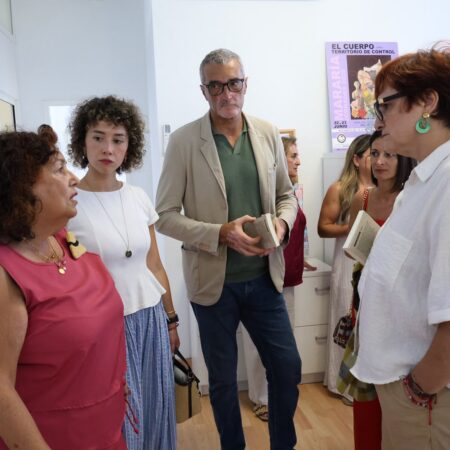 La consejera Candelaria Delgado junto a representantes del Cabildo y la asociación Mararía en Lanzarote.