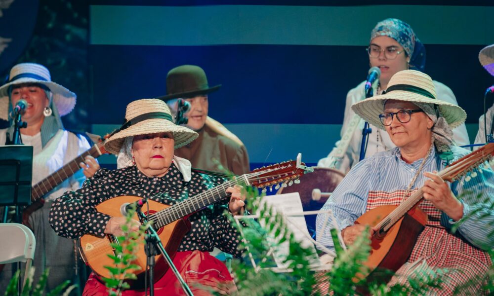 Actuación de agrupaciones en el XXXII Festival Folklórico de San Ginés en Arrecife.