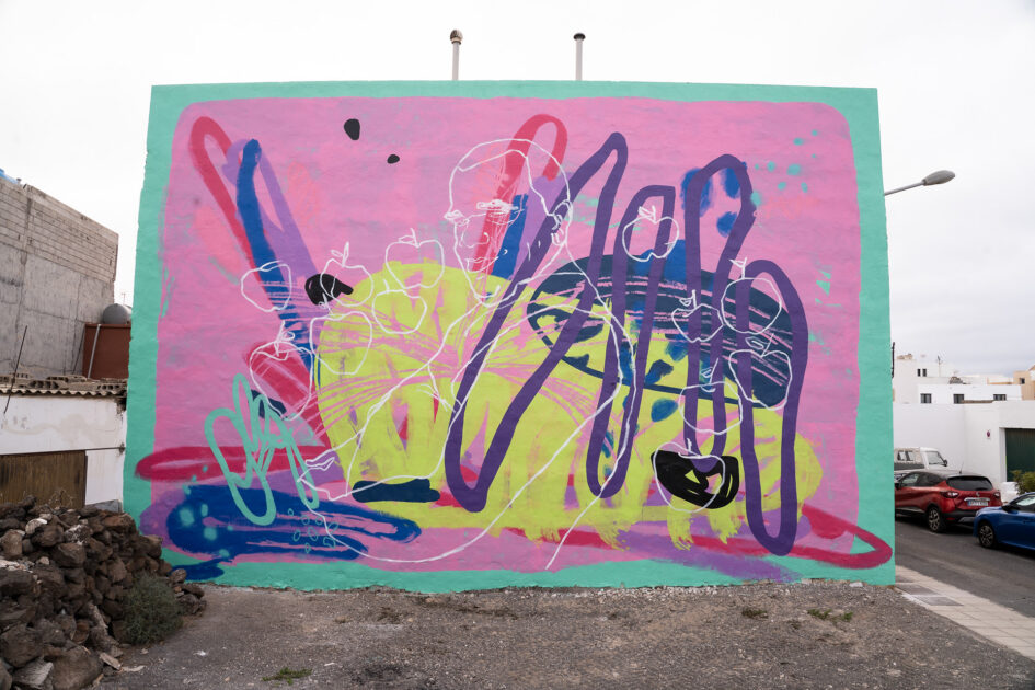 mural urbano durante el Festival Desidia en el barrio de Argana Baja.