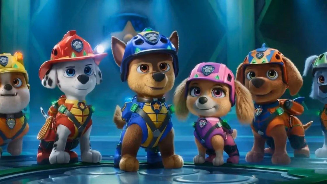 Cartel del estreno en cines de la película infantil Patrulla Canina: La Dino película en el Centro Comercial Deiland Plaza.