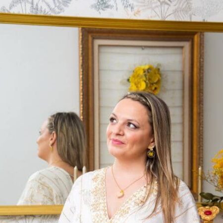 La escritora Zenaida Rodríguez, autora de la obra de transformación personal 'Susurros del Cielo'.