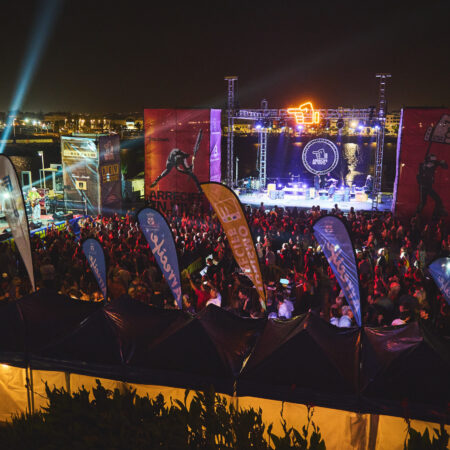 Actuación de una de las bandas de talento local en Arrecife en Vivo en la Marina.