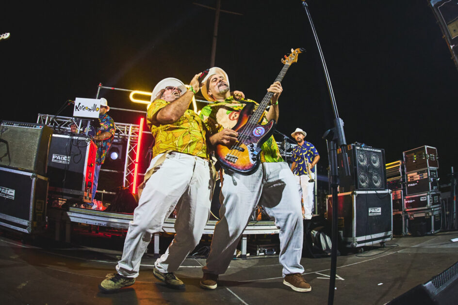 Actuación de una de las bandas de talento local en Arrecife en Vivo en la Marina.
