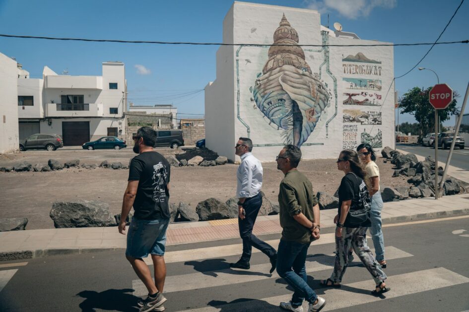 Nuevos murales artísticos sobre la cultura del agua en las calles de Argana Baja.