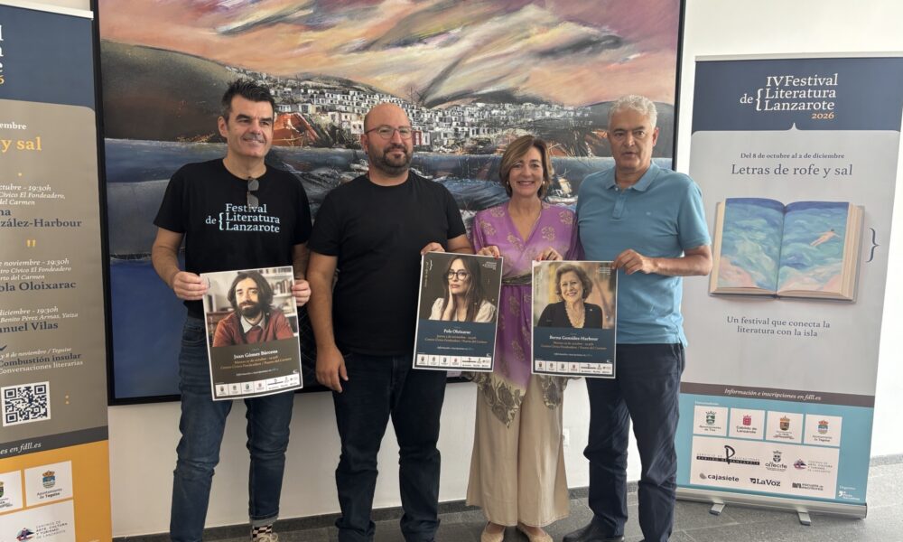 José Juan Cruz y Pepa González en la presentación del Festival de Literatura en Tías.