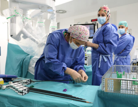 Uso de la cirugía robótica en el Hospital Molina Orosa 2026.