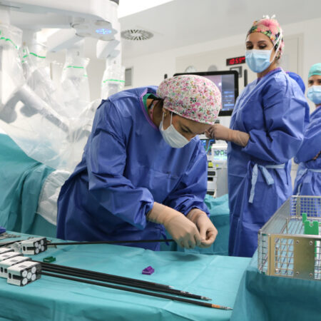 Uso de la cirugía robótica en el Hospital Molina Orosa 2026.