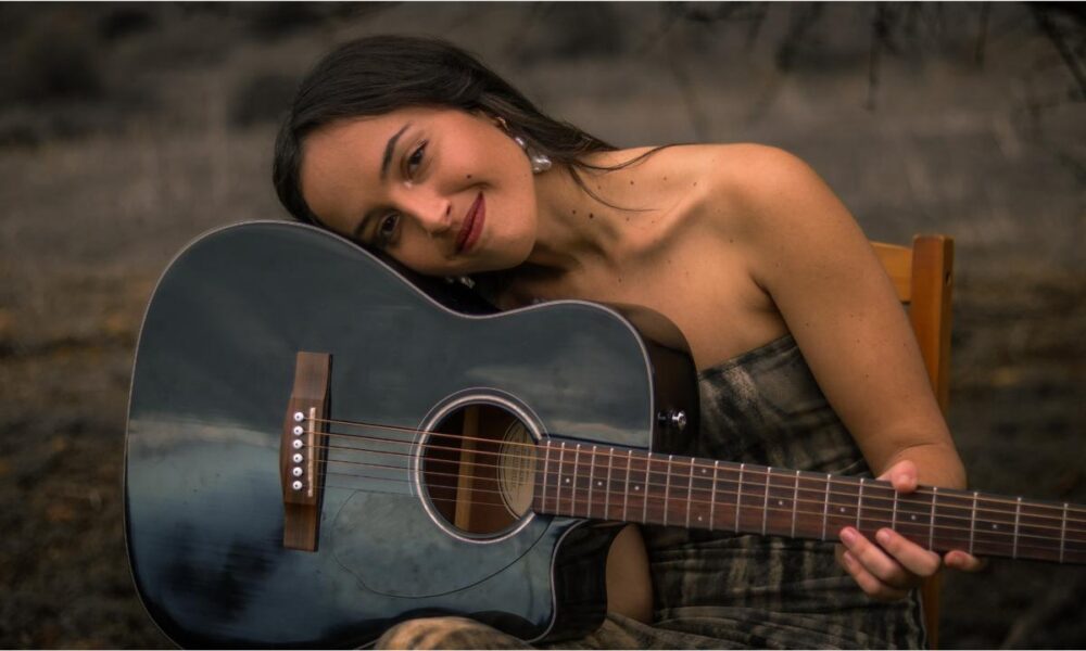 Los artistas Ana Falcón y David Díaz en el concierto Madera y voz en Ingenio.