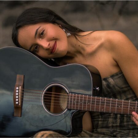 Los artistas Ana Falcón y David Díaz en el concierto Madera y voz en Ingenio.