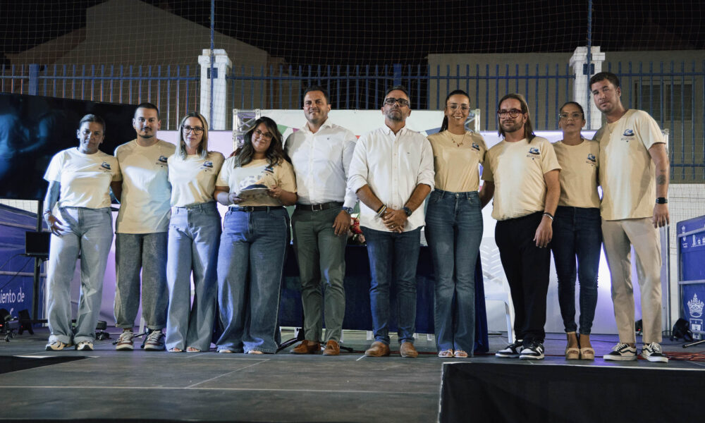 Los pregoneros rinden homenaje a Melquiades García en las Fiestas de Tinasoria 2026.