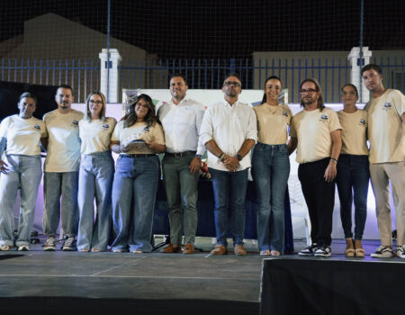 Los pregoneros rinden homenaje a Melquiades García en las Fiestas de Tinasoria 2026.