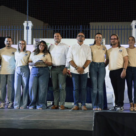 Los pregoneros rinden homenaje a Melquiades García en las Fiestas de Tinasoria 2026.