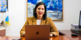 La concejala Abigail González presentando la agenda cultural de Arrecife para septiembre.