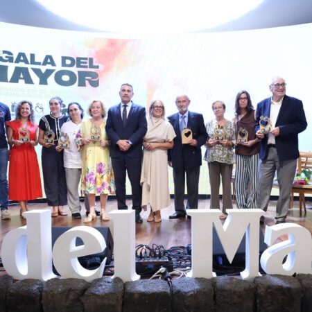 Galardonados y autoridades durante la Gala del Mayor Lanzarote 2026.