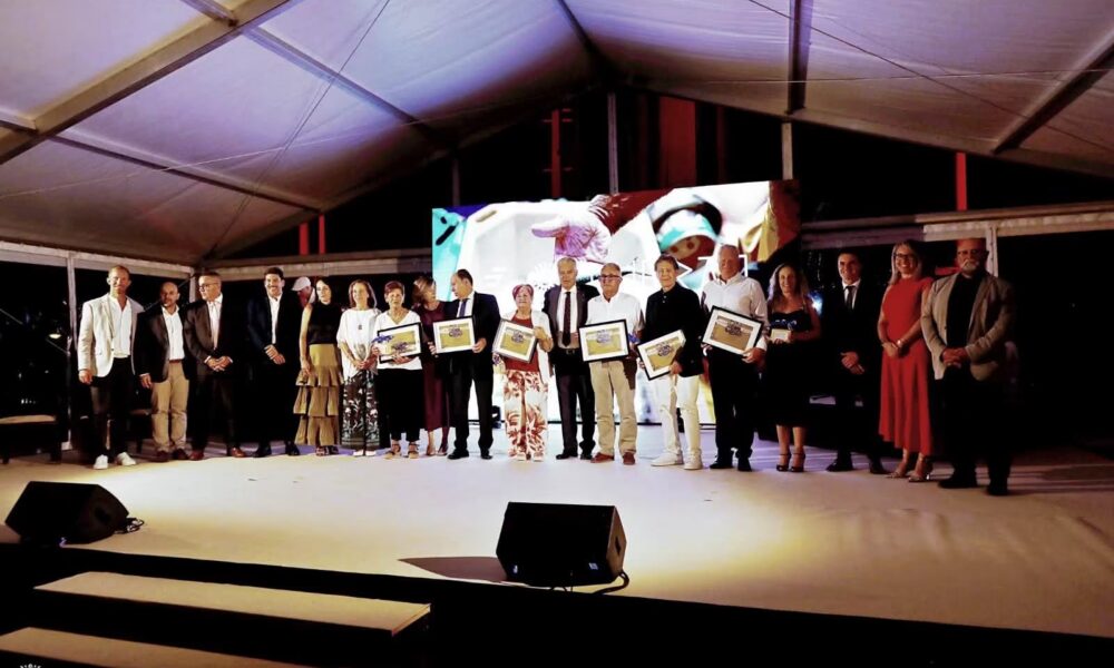 Celebración oficial durante el aniversario de Puerto del Carmen en Tías.