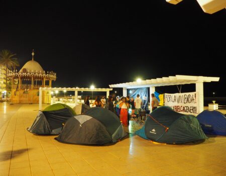 Carpas del movimiento social en la acampada por la vivienda Lanzarote.