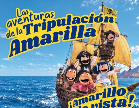 Monitores ambientales informando en la campaña de reciclaje en Lanzarote.
