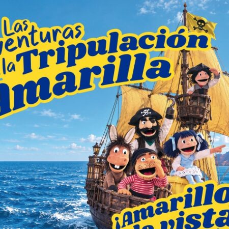 Monitores ambientales informando en la campaña de reciclaje en Lanzarote.