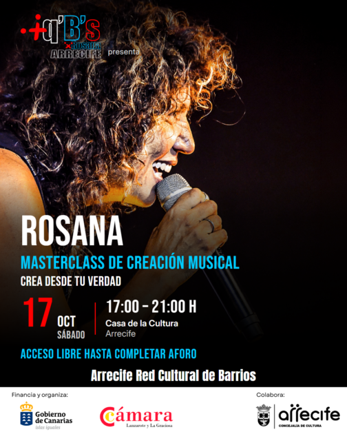 La cantante impartiendo la masterclass de Rosana en Arrecife.
