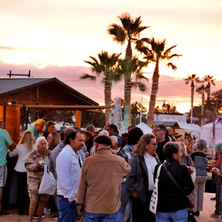 Puestos comerciales en la Muestra de Artesanía Navidad 2026 de Puerto del Carmen.