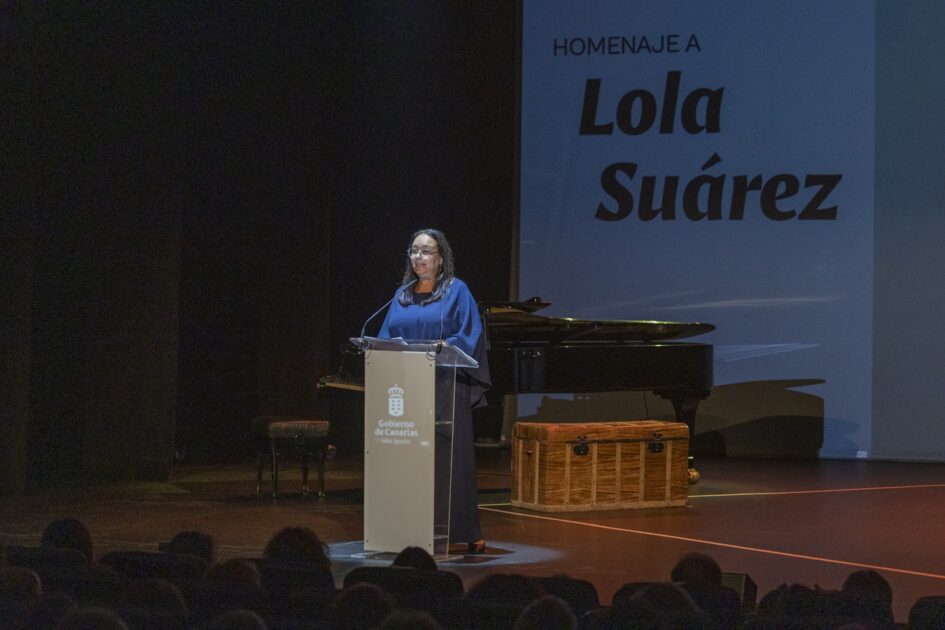 Acto institucional de homenaje a la escritora Lola Suárez celebrado en Tenerife.