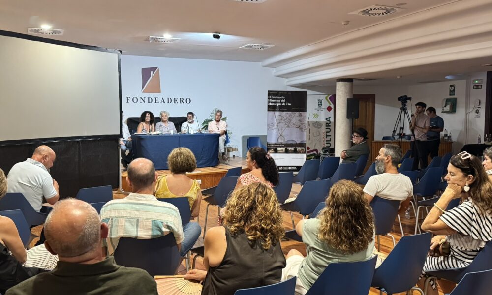 Asistentes a las I Jornadas de Patrimonio Histórico de Tías en El Fondeadero.