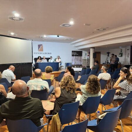 Asistentes a las I Jornadas de Patrimonio Histórico de Tías en El Fondeadero.