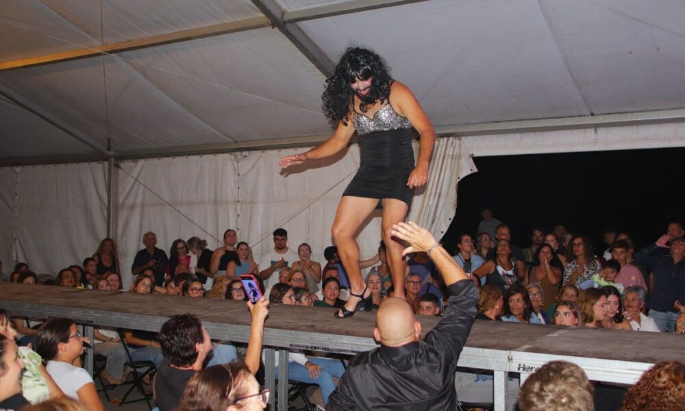 Vecinos celebrando las Fiestas de La Pardela en El Golfo.