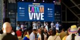 Público multitudinario celebrando durante el cierre de LATAM VIVE en Lanzarote.