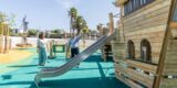 Nuevos juegos en el renovado parque infantil de La Mareta en Teguise.