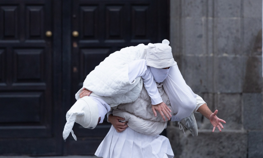 Bailarines en una actuación programada para la clausura del Festival Traslación en Arrecife.